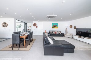 Smart TV, books - Luxurious and spacious house in Azeitão (São Simão)