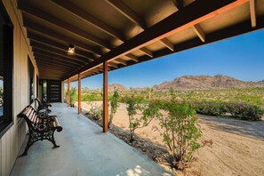 House (4 Bedrooms) | Mountain view