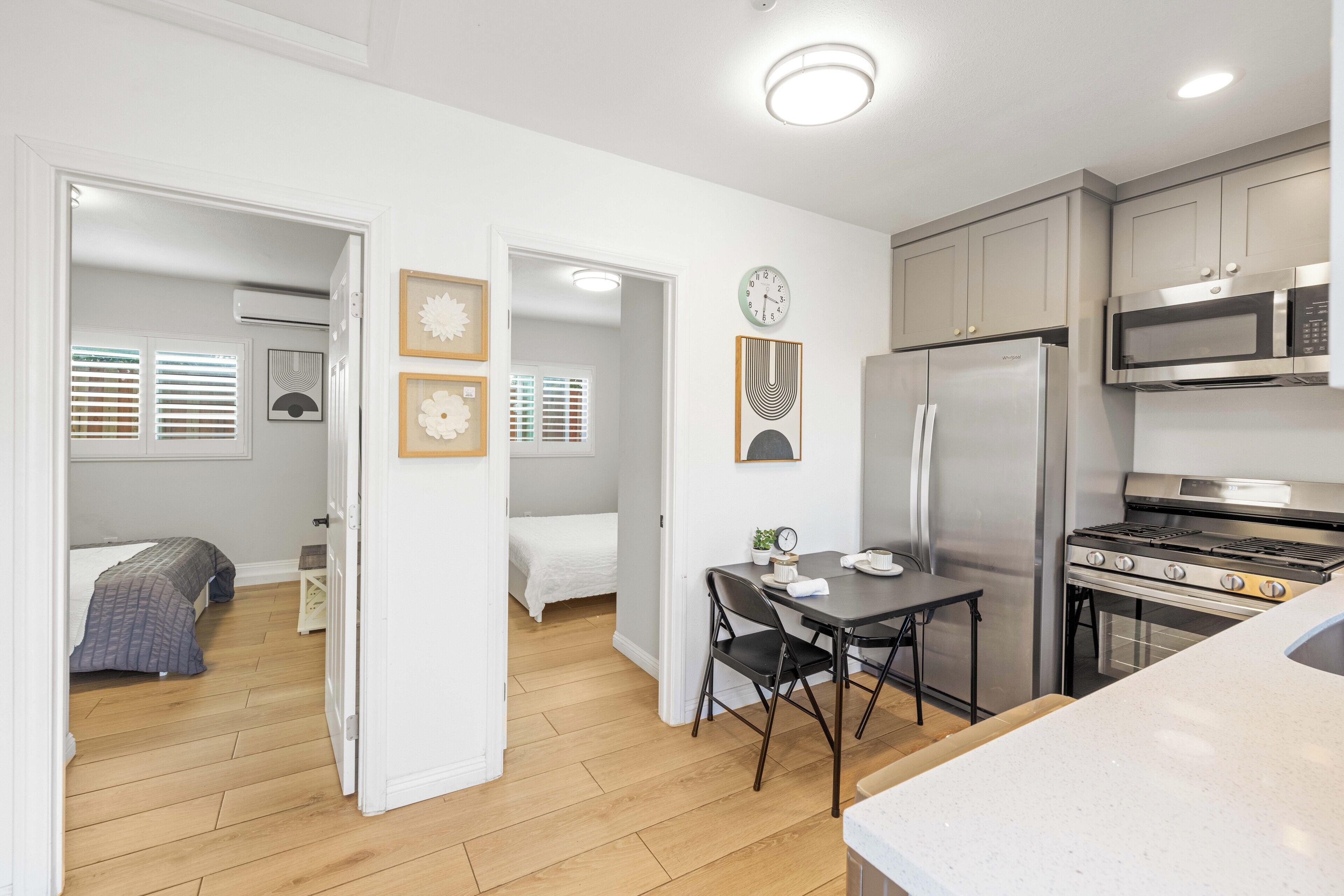 Rumah Desain (2 Bedrooms) | Dapur pribadi | Lemari es, microwave, oven, dan mesin pembuat kopi/teh