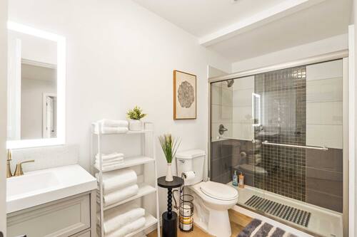 Design House (3 Bedrooms) | Bathroom | Hair dryer, towels, soap, shampoo