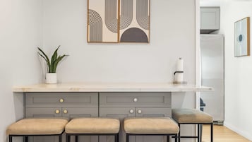 Design-hus (3 Bedrooms) | Spisning på værelset