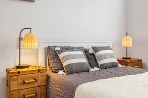 Casa de diseño (2 Bedrooms) | 3 dormitorios, tabla de planchar con plancha, ropa de cama