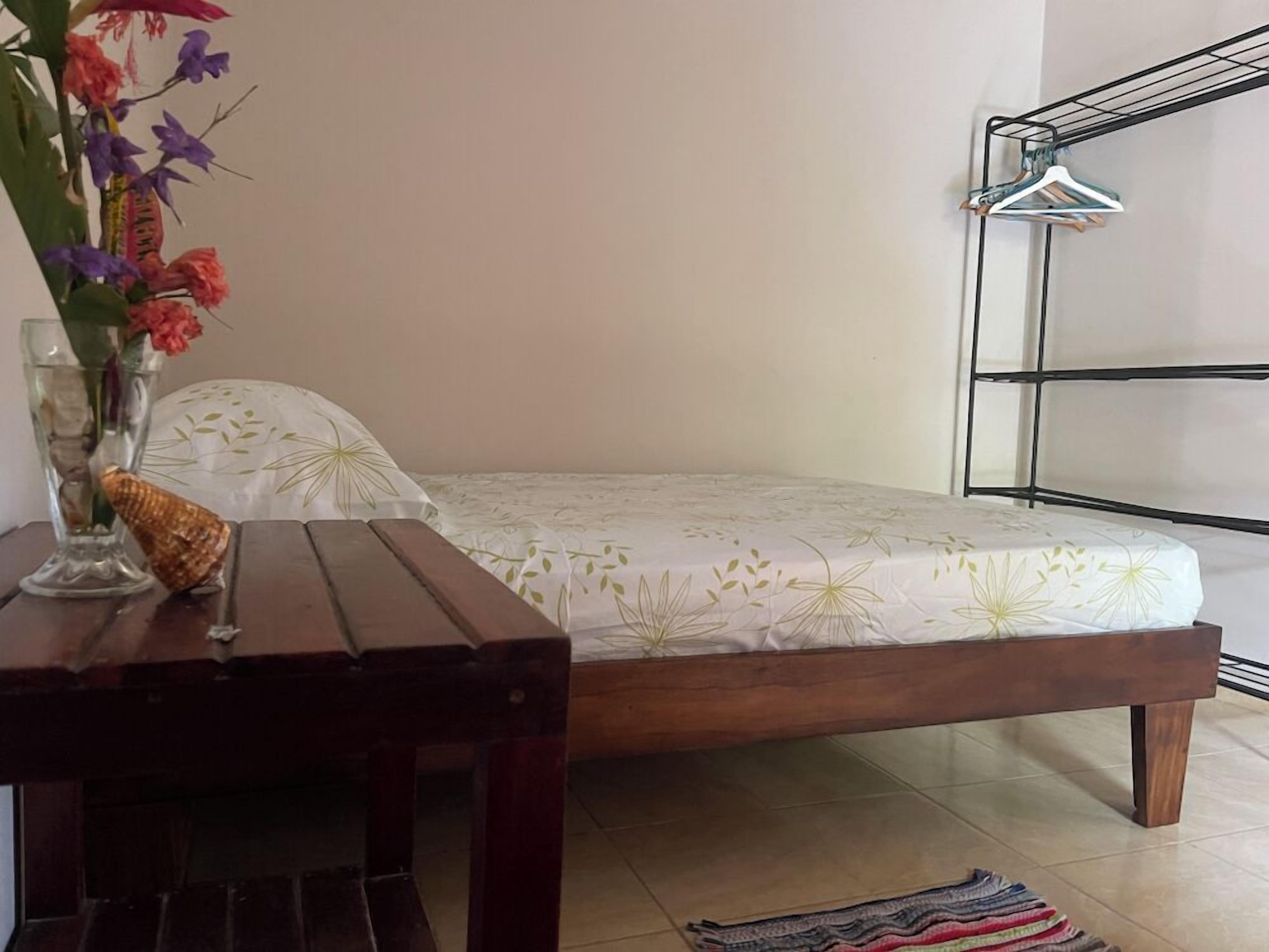 标准开间套房 | 免费 WiFi、床单