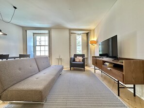 Apartment | Living area - Heart of Porto Cozy Escape (Porto)