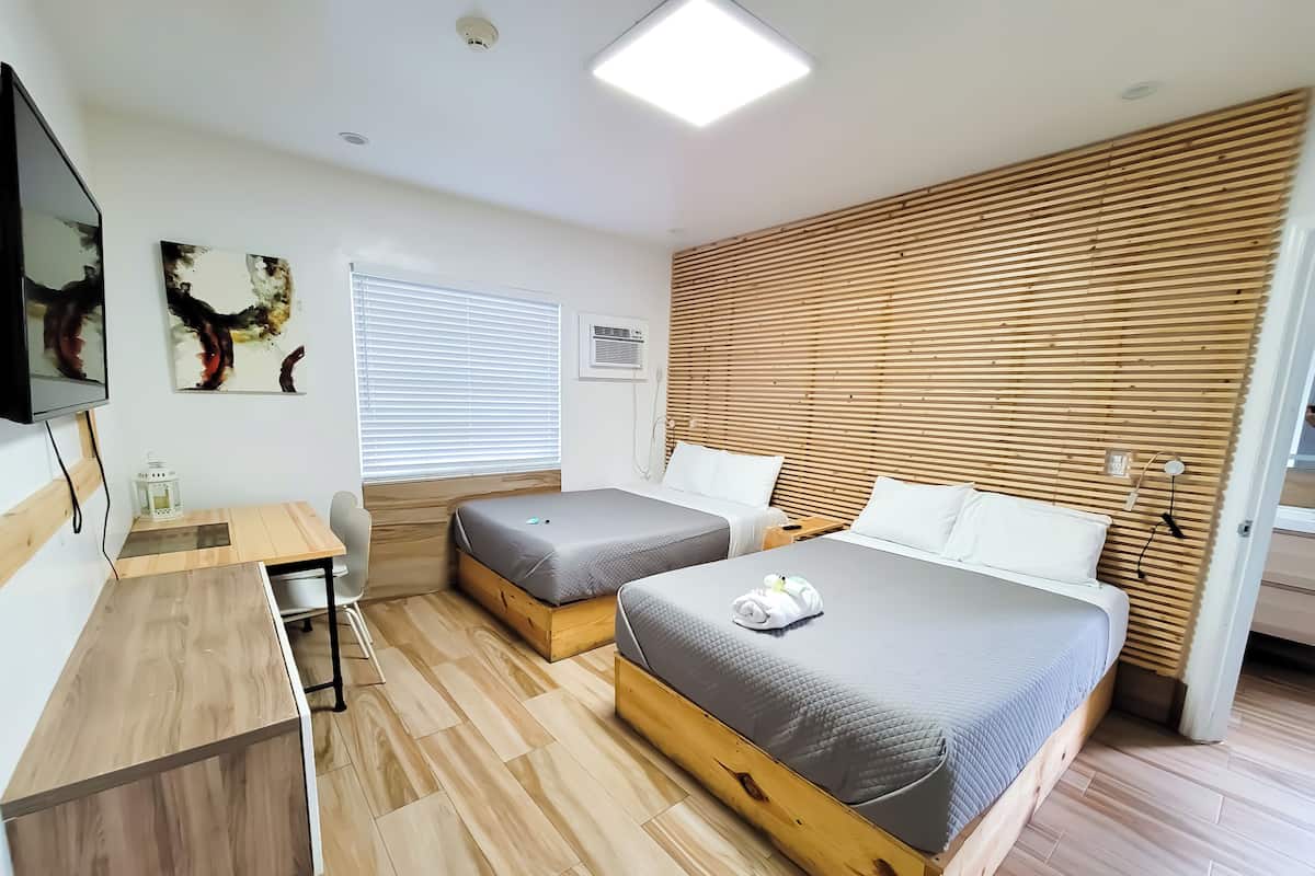 Premium Double Room, 2 Double Beds | WiFi (free)