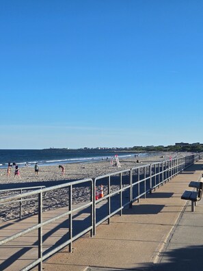 Plage à proximité, chaise longue