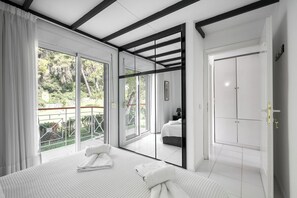 4 bedrooms, iron/ironing board, WiFi, bed sheets - Sani Diamond Villa by Luxlikehome (Sane)