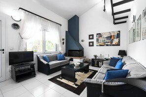 Living area - Sani Diamond Villa by Luxlikehome (Sane)