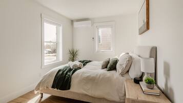 3 bedrooms, travel crib, WiFi, bed sheets