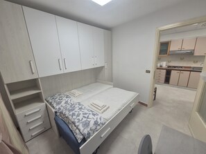 2 chambres, fer et planche à repasser, Wi-Fi, literie fournie