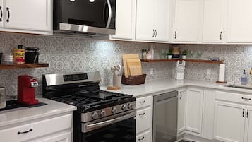 Micro-ondes, four, plaque de cuisson, lave-vaisselle