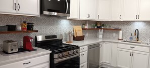 ميكروويف، فرن، موقد طهي مسطح، غسالة أطباق