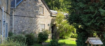Cozy cottage from 1840 on the beautiful Loch Rannoch in Scotland