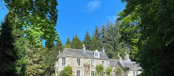 Cozy cottage from 1840 on the beautiful Loch Rannoch in Scotland