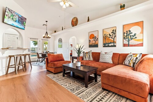 The Golden Oasis : Pool & Game Room 
4BDRM 3BATH 12BED