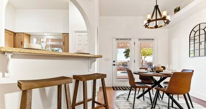 The Golden Oasis : Pool & Game Room
4BDRM 3BATH 12BED