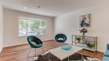 House (4 Bedrooms) | Garden view