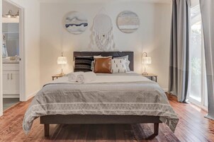 House (4 Bedrooms) | 4 bedrooms, iron/ironing board, bed sheets