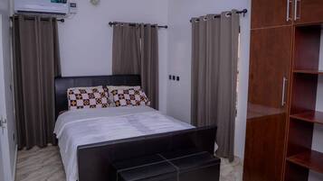 Apartment | 2 bedrooms, iron/ironing board, free WiFi, bed sheets