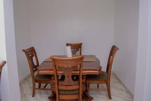 Apartment | Dining