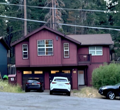 Charming 4-bedroom house in delightful South Lake Tahoe near Tahoe golf course