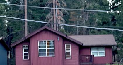 Charming 4-bedroom house in delightful South Lake Tahoe near Tahoe golf course