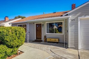 Property entrance - @ Marbella Lane - Stylish Cozy4br in Siliconvalley (Santa Clara)