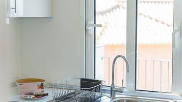 Fridge, oven, coffee/tea maker, toaster