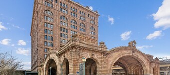 Placemakr Downtown Pittsburgh at The Pennsylvanian