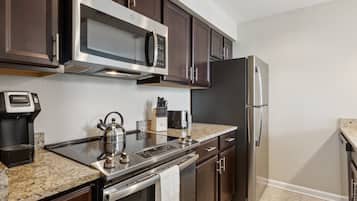 Coffee/tea maker, fridge, microwave, oven