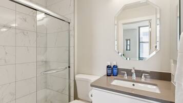 Gratis toalettartiklar, hårtork, handdukar och tvål