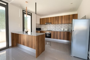 Basic Apartment | Private kitchen | Fridge, microwave, oven, stovetop - Appartement de 3 pieces a Birkhadem (Algiers)