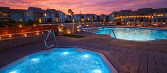 Stay, Splash & Unwind – Poolside 2BR Condo with Hot Tub, Pickleball & BBQ Grills