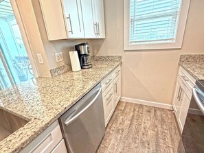 Mikrowelle, Ofen, Herdplatte, Geschirrspüler