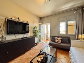 Living room - Quarteira Central Beach 3 by Homing (Loulé)