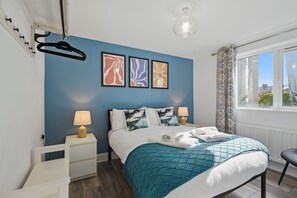 4 Schlafzimmer, Schreibtisch, Bügeleisen/Bügelbrett, Reisekinderbett