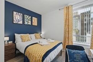 4 bedrooms, desk, iron/ironing board, travel cot