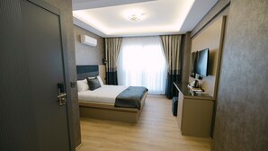 Premium bedding, minibar, desk, laptop workspace - STAY ON HOTEL (Izmir)