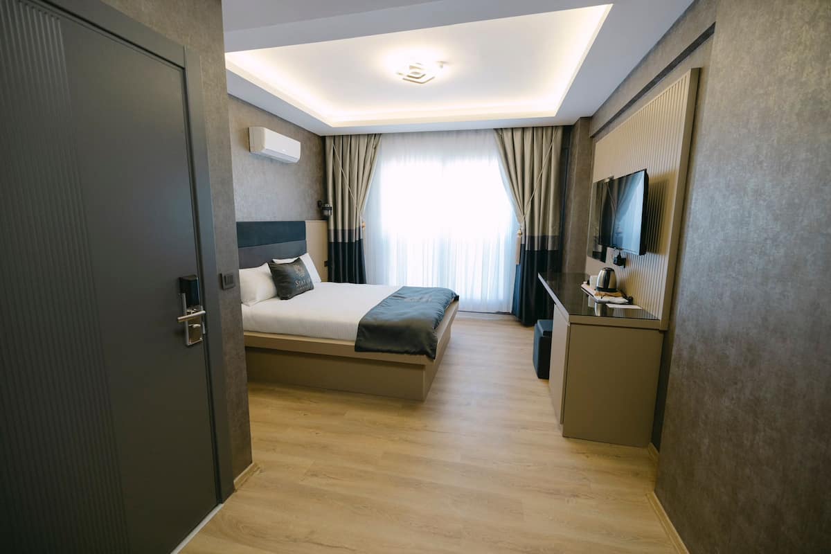 Premium bedding, minibar, desk, laptop workspace