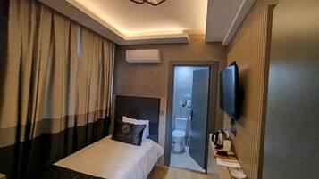 Phòng đơn Junior | Bộ đồ giường cao cấp, minibar, bàn