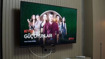 Sängtillbehör av högsta kvalitet, minibar och skrivbord