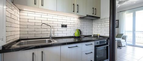 Refrigerador, microondas, horno, cafetera/tetera