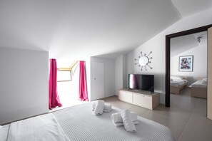3 chambres, fer et planche à repasser, Wi-Fi, draps fournis