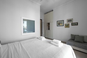 3 habitaciones, tabla de planchar con plancha, wifi y ropa de cama 