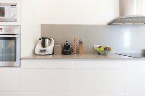 Fridge, microwave, oven, stovetop