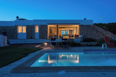 Villa en Ciutadella en primera línea de m ar