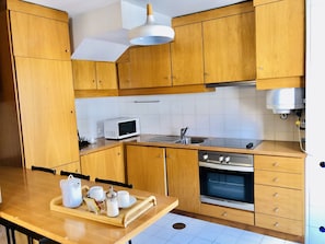 Apartment | Private kitchen - Cozy 2-bedroom Apartment in Porto (Porto)