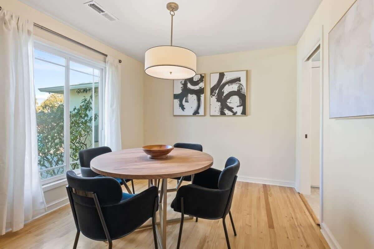 House, Garden View (3 Bedrooms) | In-room dining