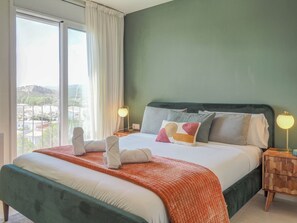 3 slaapkamers, een strijkplank/strijkijzer, gratis wifi, beddengoed