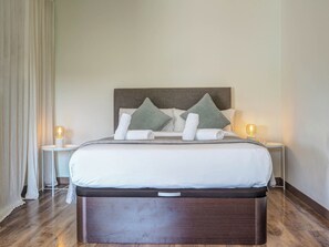 3 chambres, fer et planche à repasser, Wi-Fi gratuit, draps fournis